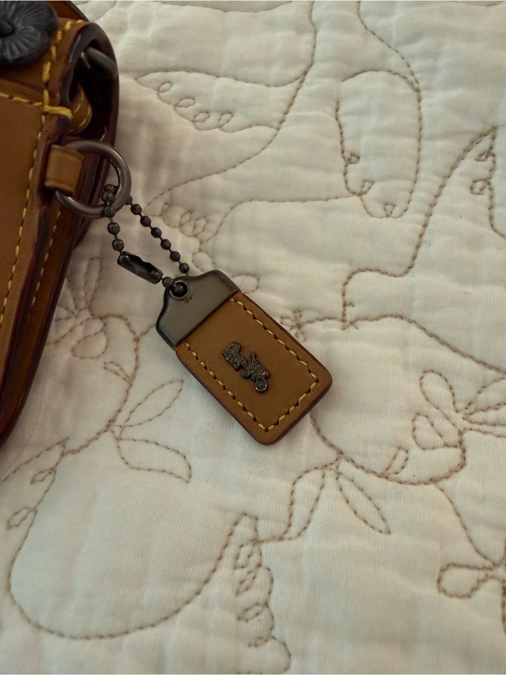 EUC Coach 1941 Wristlet Tea Rose Saddle - Picture 4 of 8